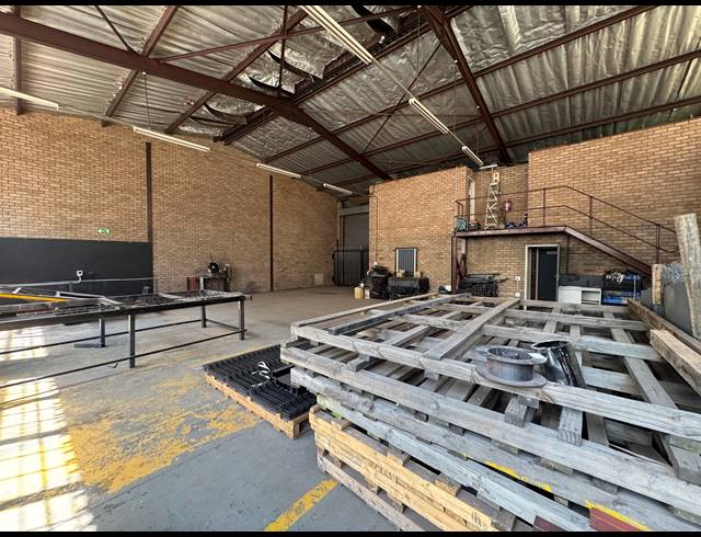 272M² WAREHOUSE TO LET IN INDUSTRIA NORTH